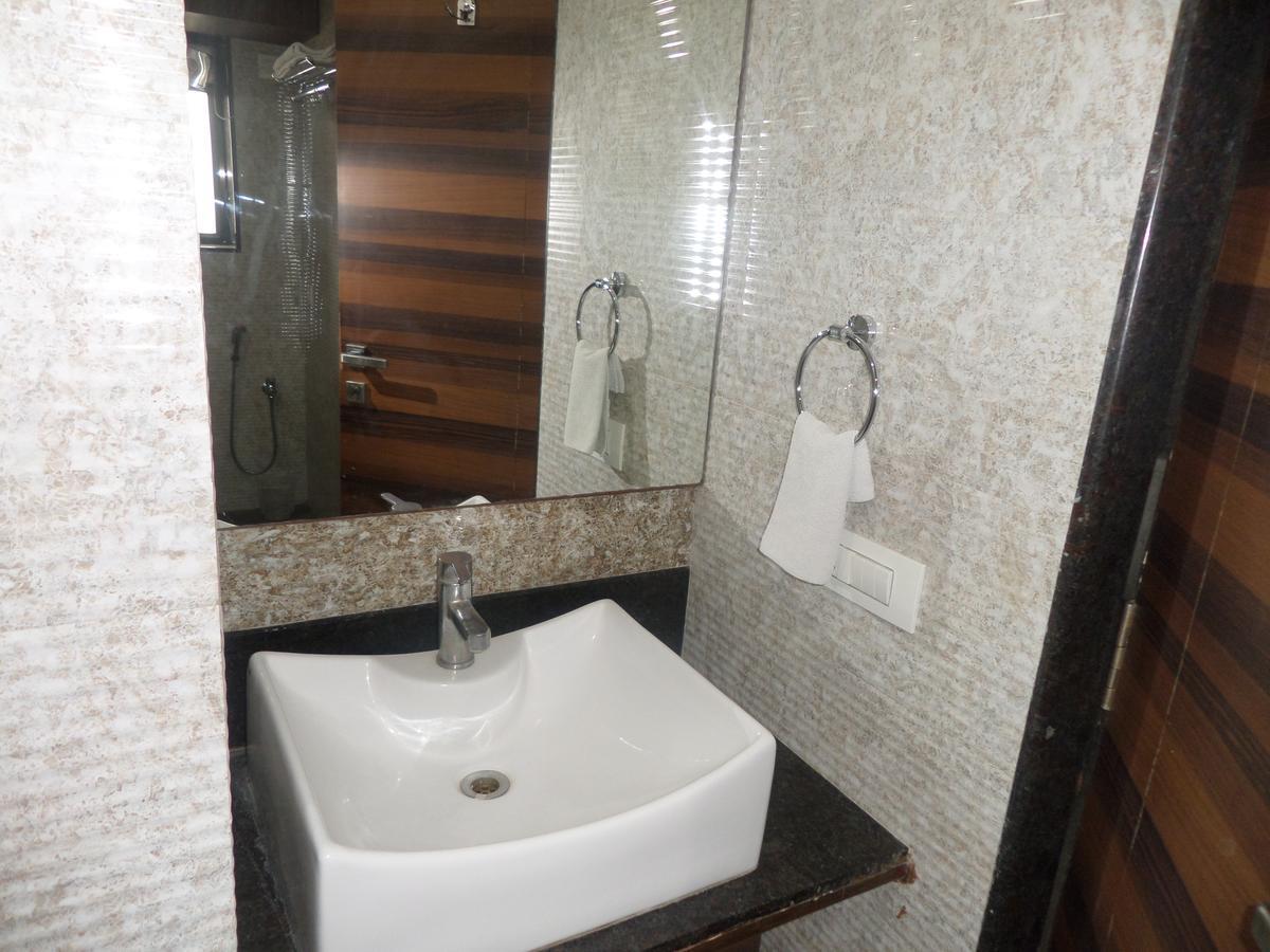Hotel Raj Palace Ahmednagar Exterior foto