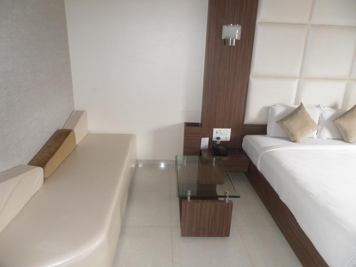 Hotel Raj Palace Ahmednagar Exterior foto