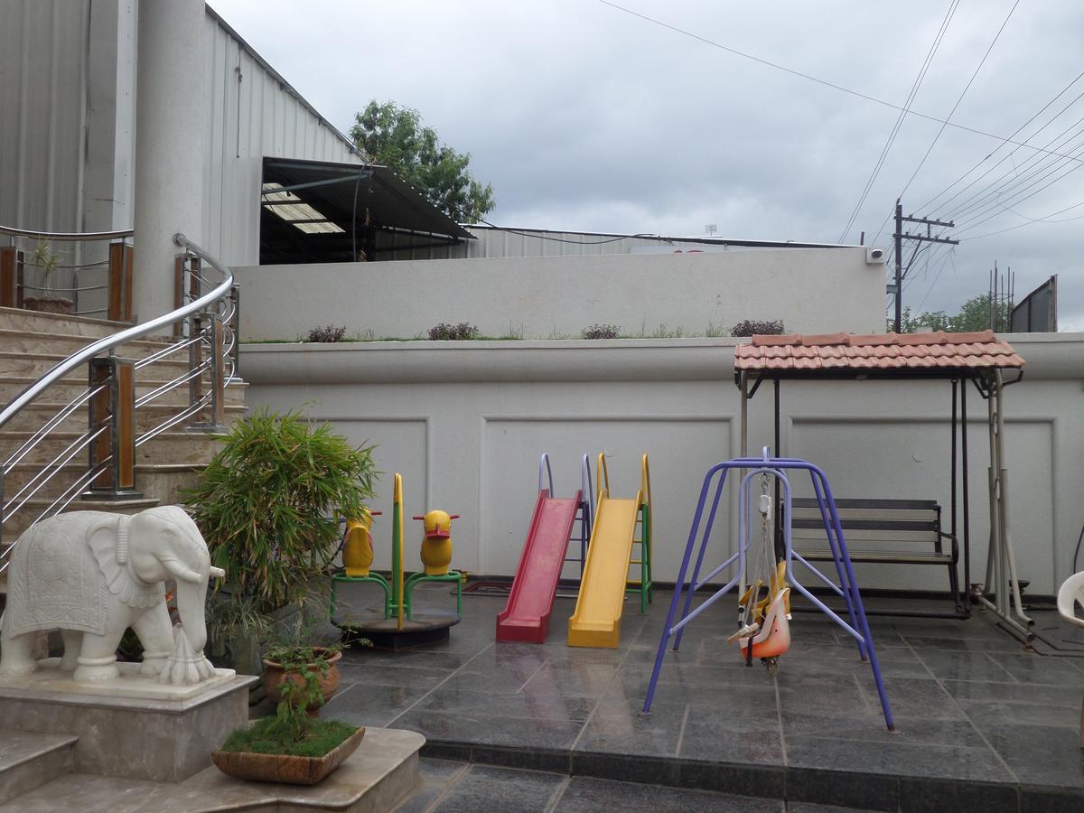 Hotel Raj Palace Ahmednagar Exterior foto