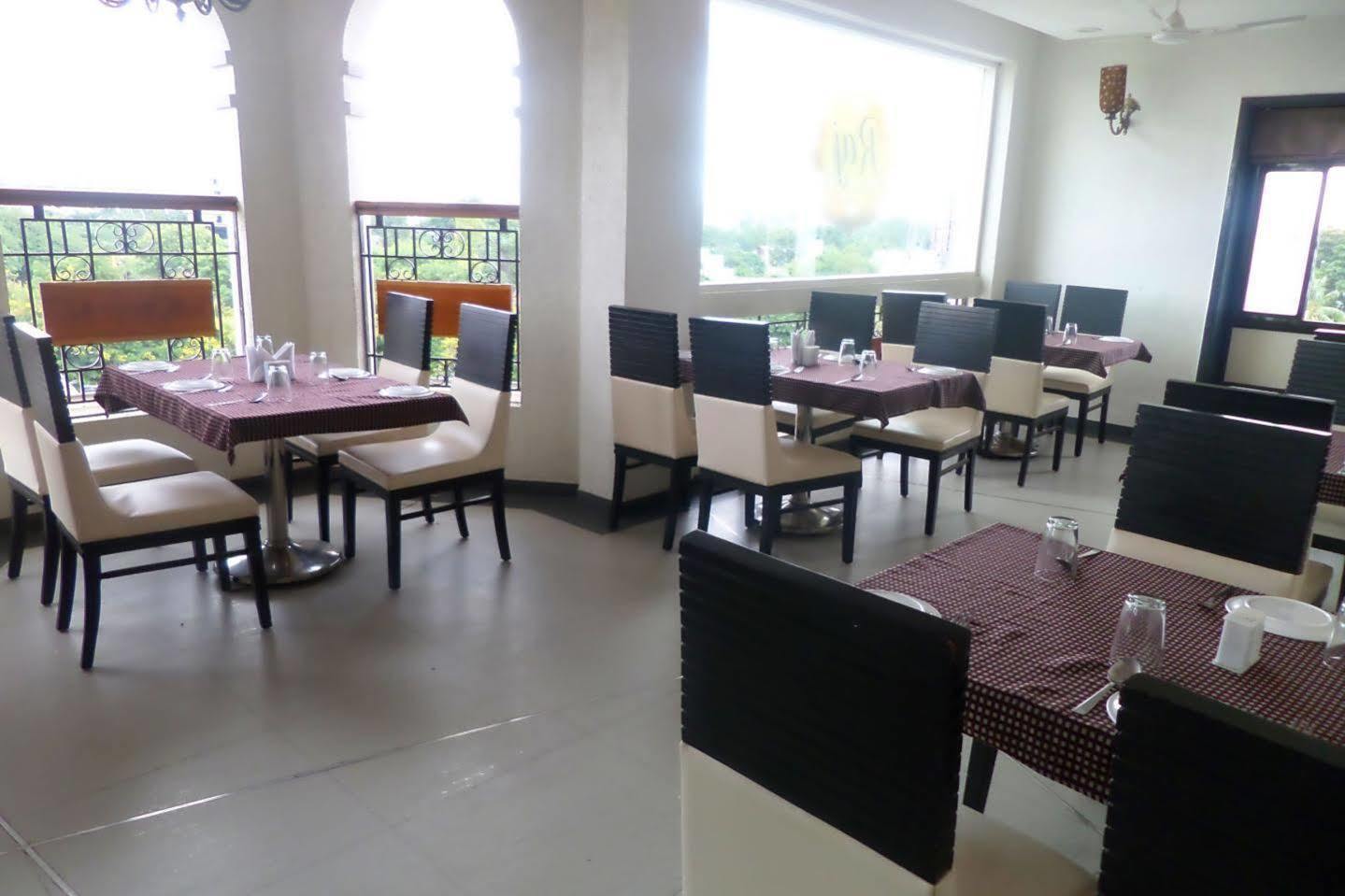 Hotel Raj Palace Ahmednagar Exterior foto