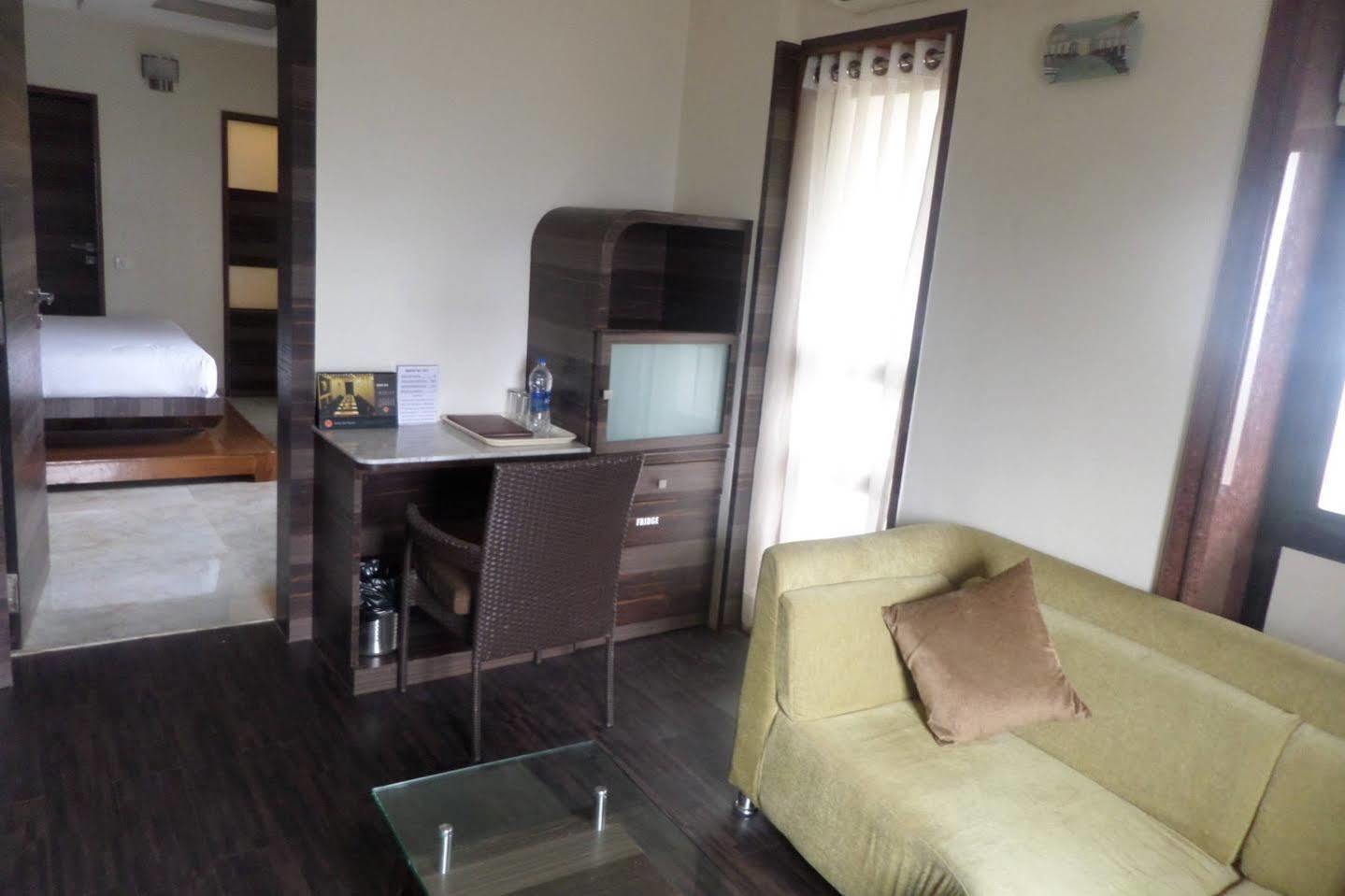 Hotel Raj Palace Ahmednagar Exterior foto