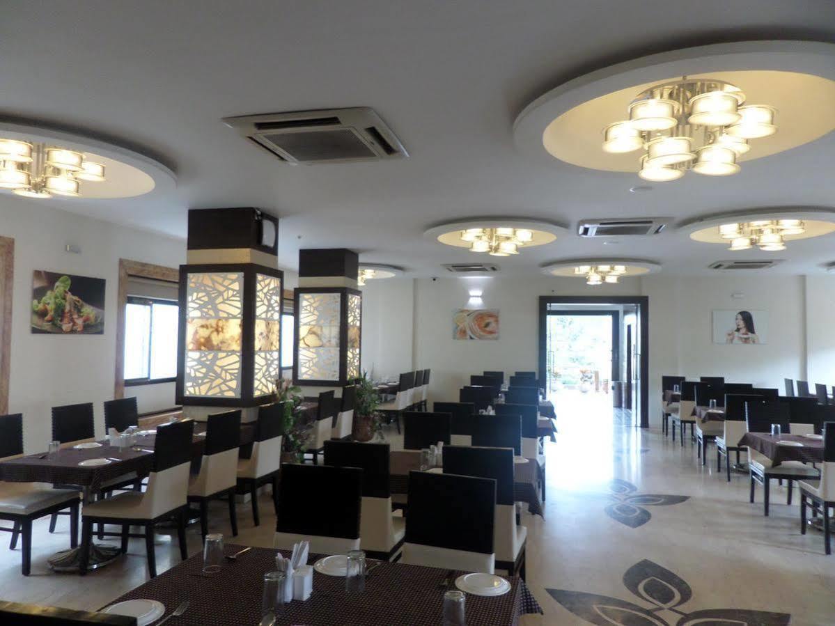 Hotel Raj Palace Ahmednagar Exterior foto