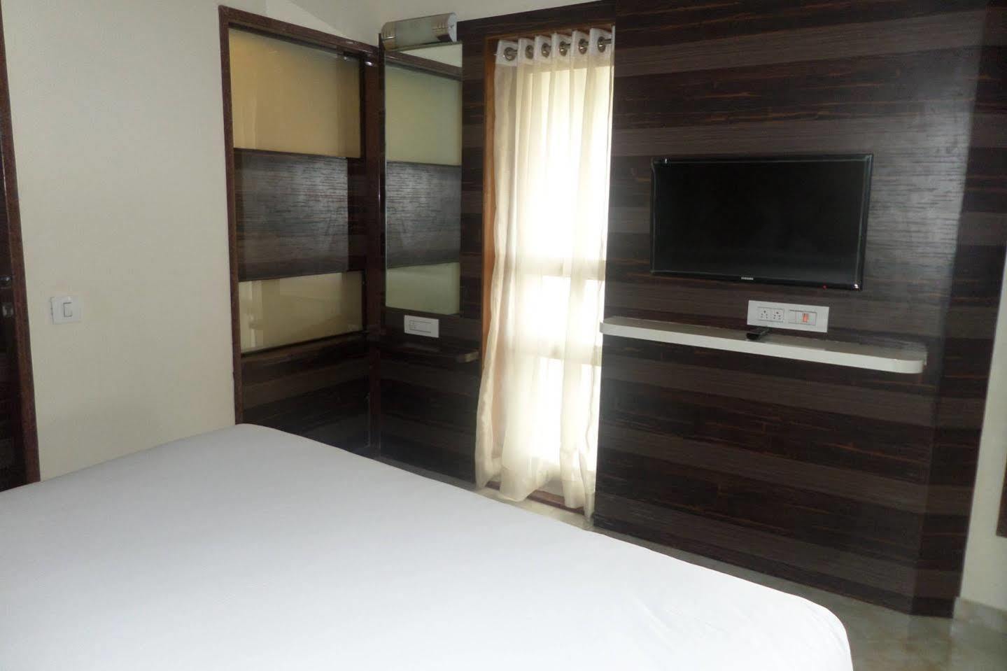 Hotel Raj Palace Ahmednagar Exterior foto