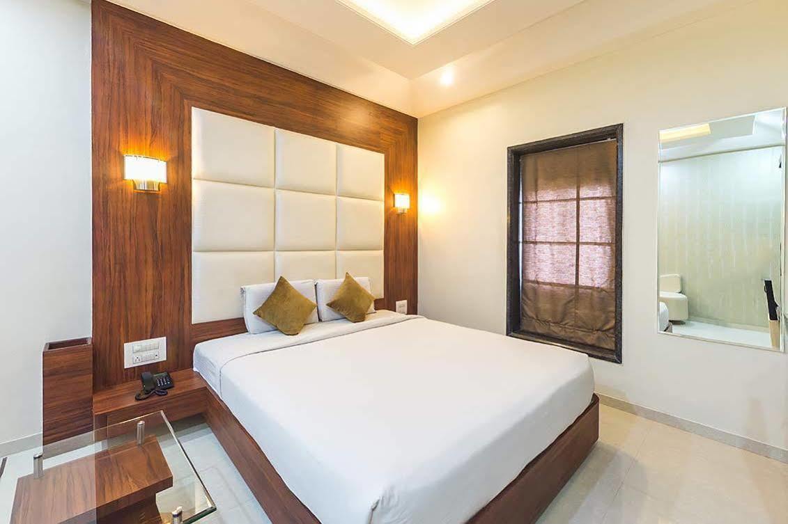 Hotel Raj Palace Ahmednagar Exterior foto