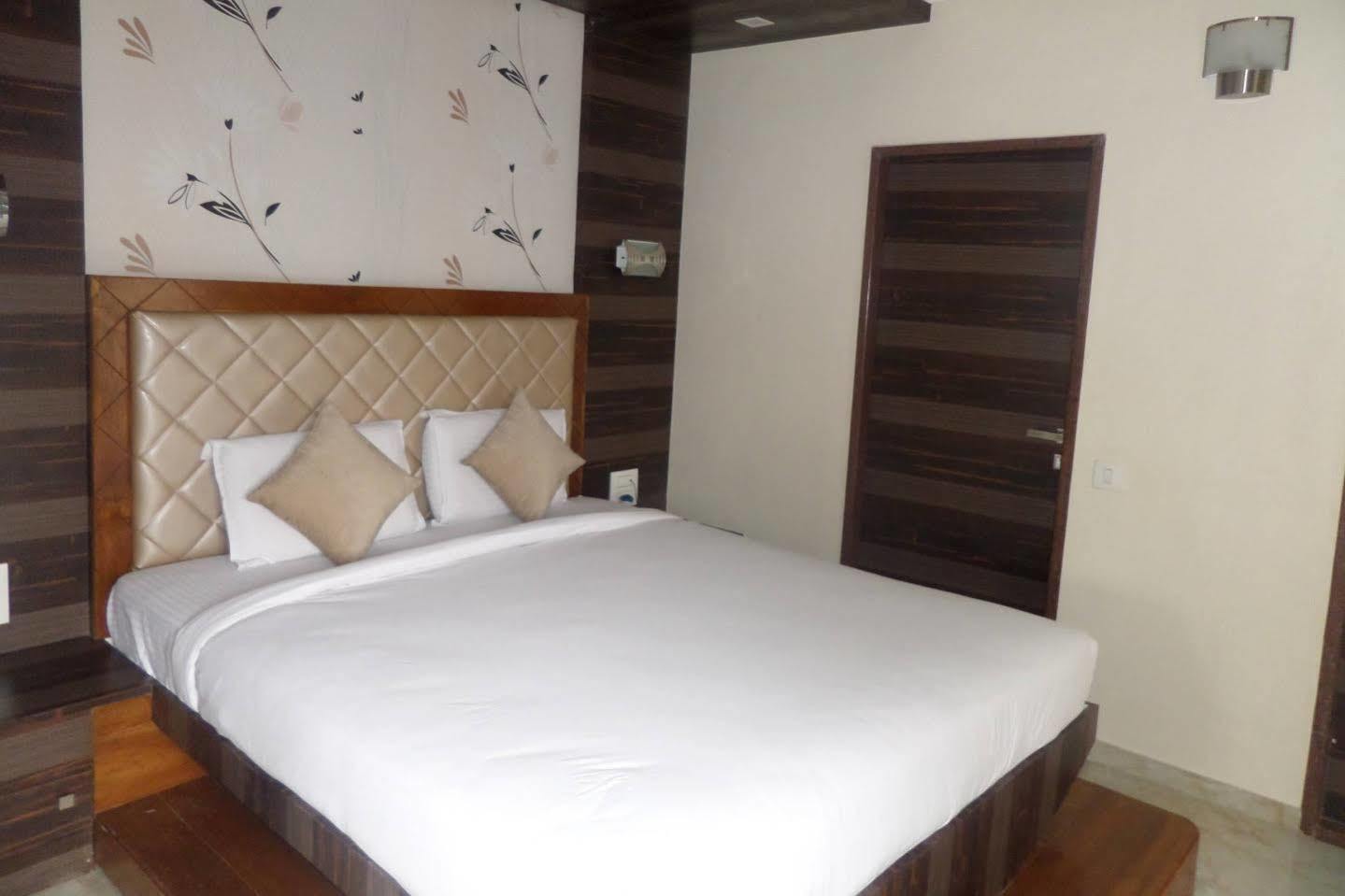 Hotel Raj Palace Ahmednagar Exterior foto