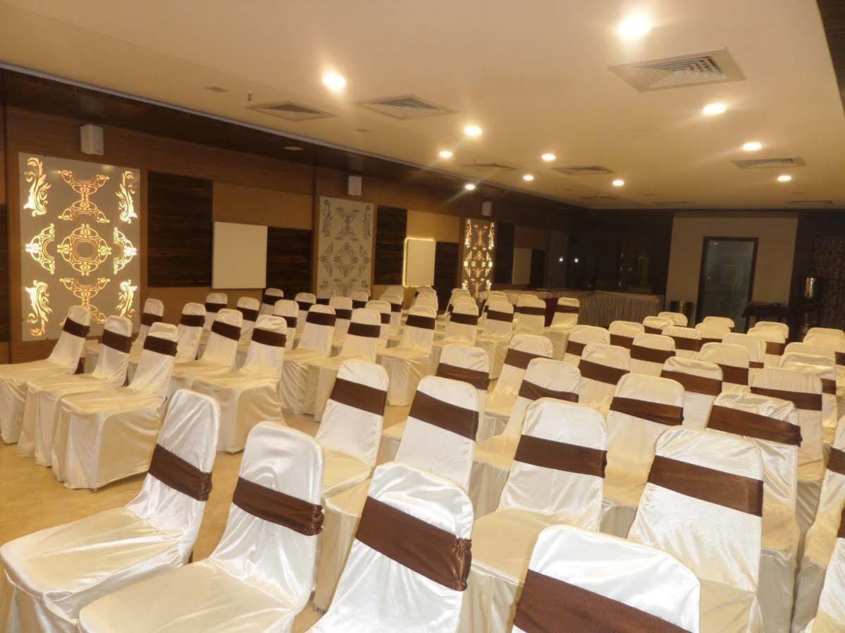 Hotel Raj Palace Ahmednagar Exterior foto